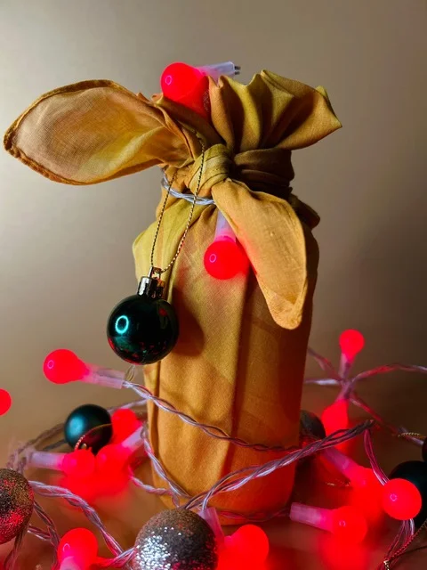 Furoshiki Gift Knot Bottle Wrapping - Yellow Glasses 80x80cm - Image 3