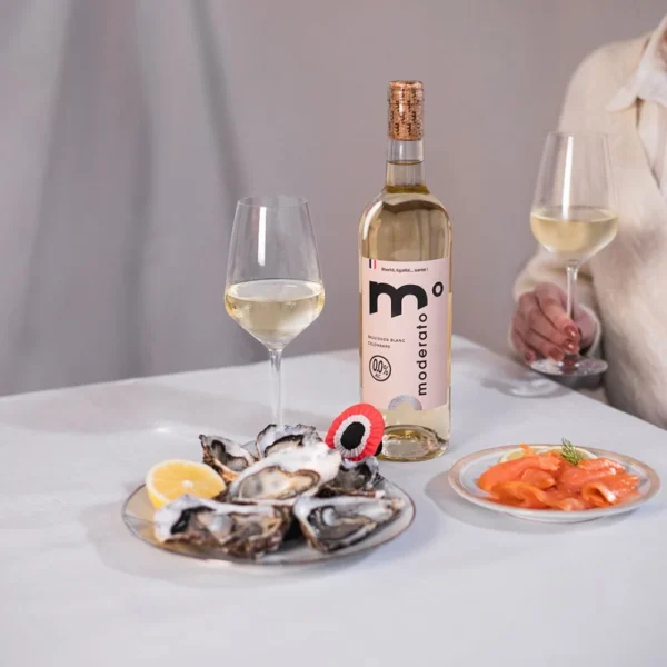 Moderato Sauvignon-Colombard alcohol-free wine bottle on a table with food