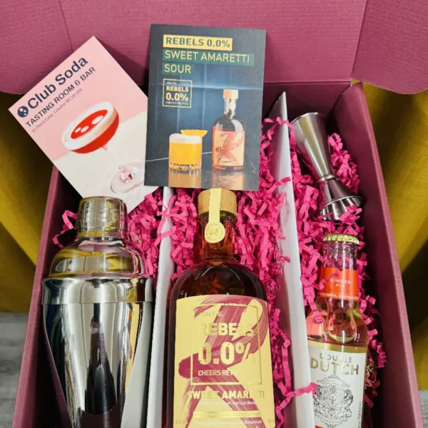 Amaretti Sour cocktail kit gift box