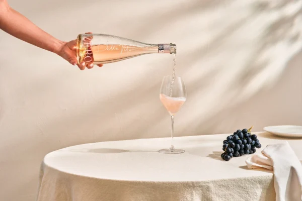 Della Vite sparkling rose serving